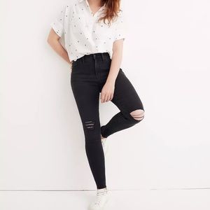 Madewell Petite 9" Mid-Rise Skinny Jeans in Black Sea